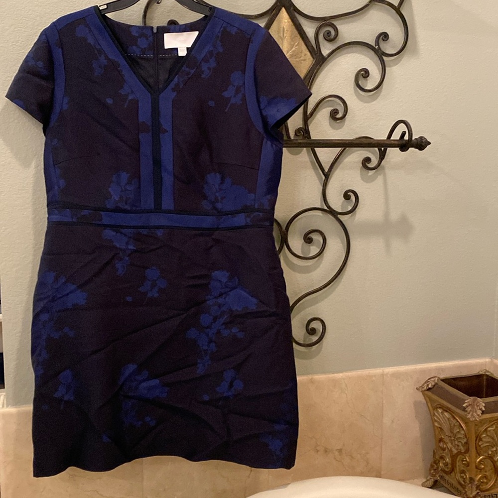 Short sleeve dress